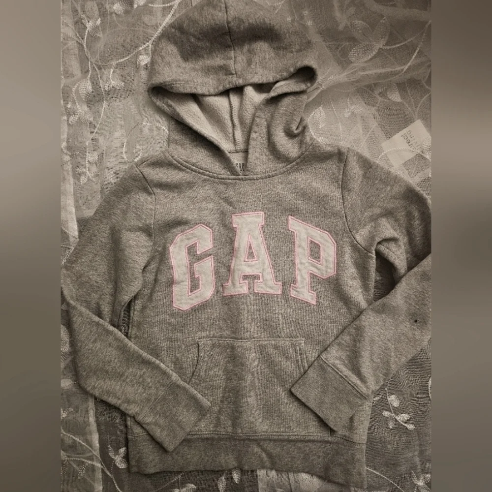GAP kids hoodie size 8(M) cozy casual seasonal fashion